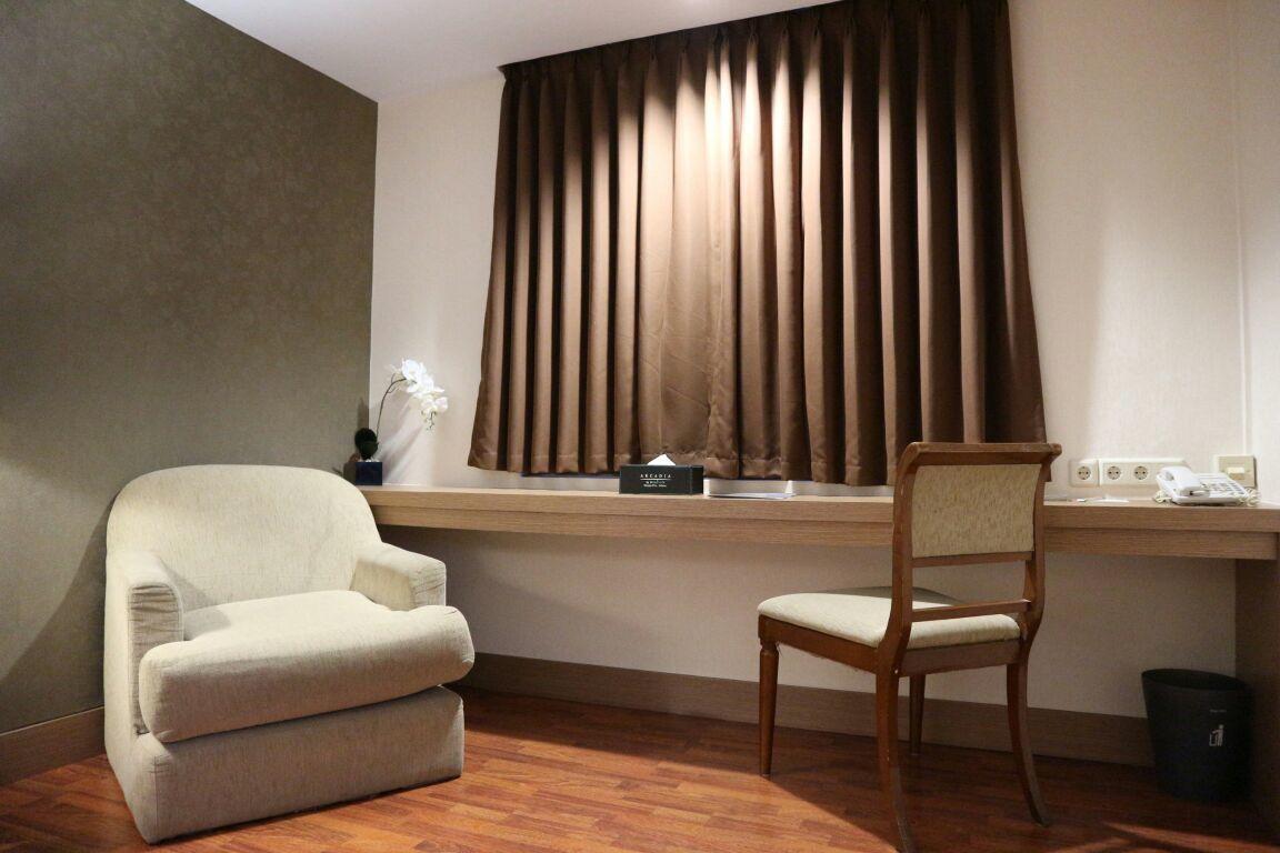 Horison Arcadia Mangga Dua Jacarta Exterior foto
